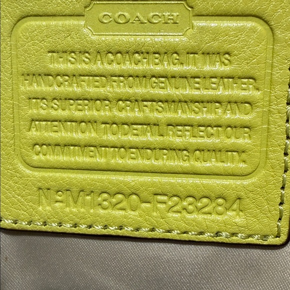 Coach beautiful soft muted golden yellow leather bag, satin tan lining, - Picture 10 of 16